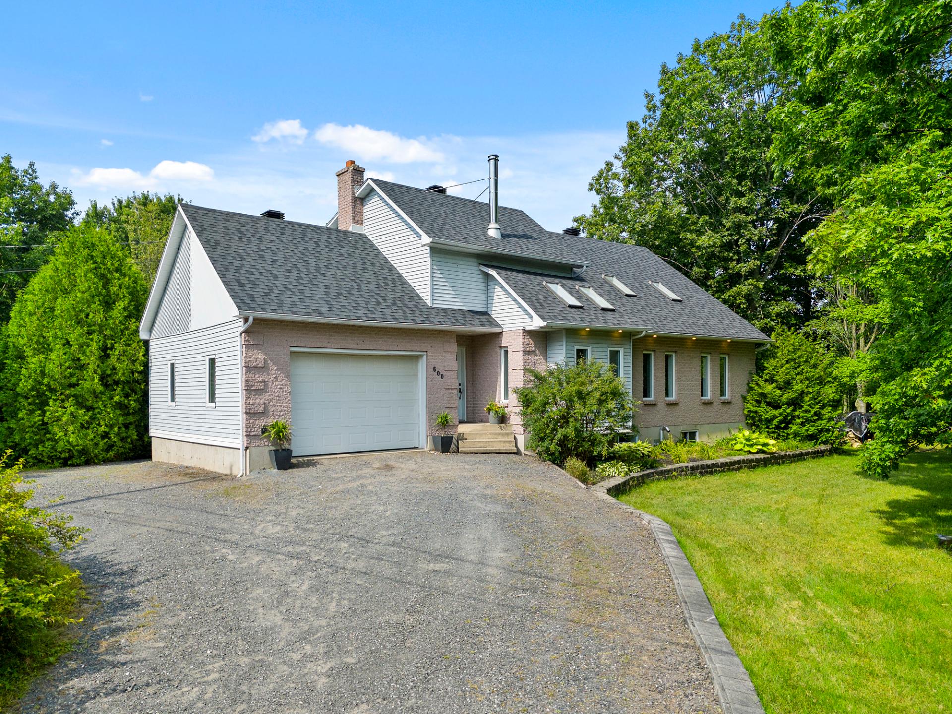 Oneandahalfstorey house For sale 600 Rue Letellier, Drummondville